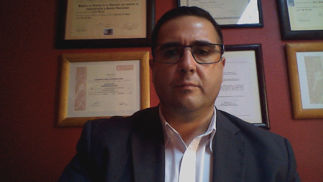Dagoberto Saavedra, director del Colegio Misionero De Agostini de La Pintana Dagoberto Saavedra, director del Colegio Misionero De Agostini de La Pintana