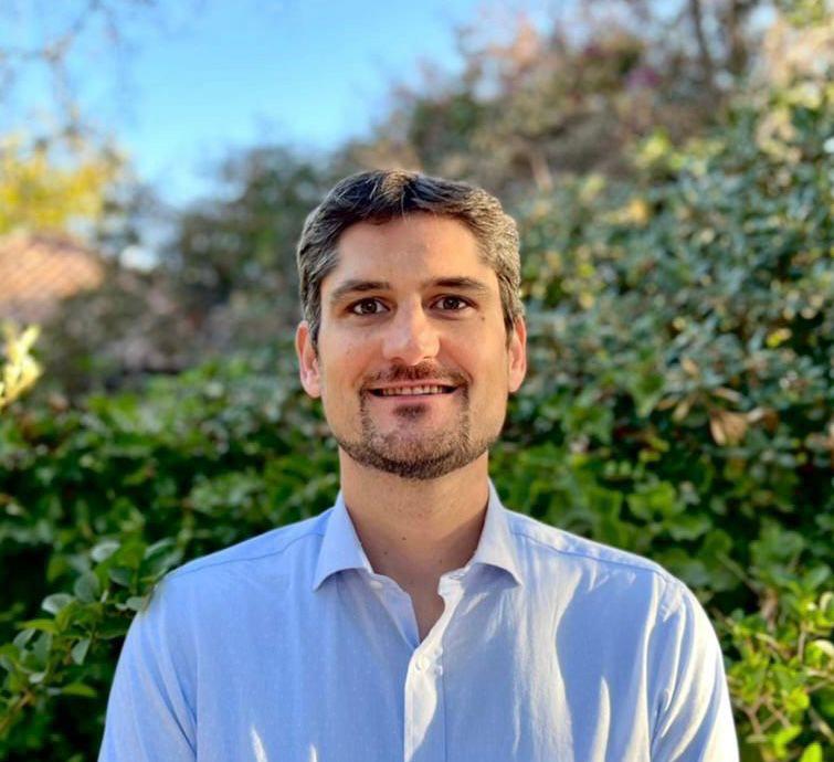 Tomás Miño, psicólogo clínico infanto-juvenil, especialista en evaluación y tratamiento de TOC Tomás Miño, psicólogo clínico infanto-juvenil, especialista en evaluación y tratamiento de TOC