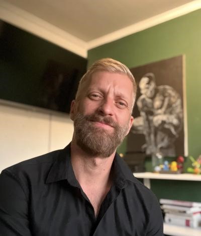 Lionel Brossi, investigador adjunto del Núcleo Milenio IMHAY para Mejorar la Salud Mental de Adolescentes y Jóvenes Lionel Brossi, investigador adjunto del Núcleo Milenio IMHAY para Mejorar la Salud Mental de Adolescentes y Jóvenes