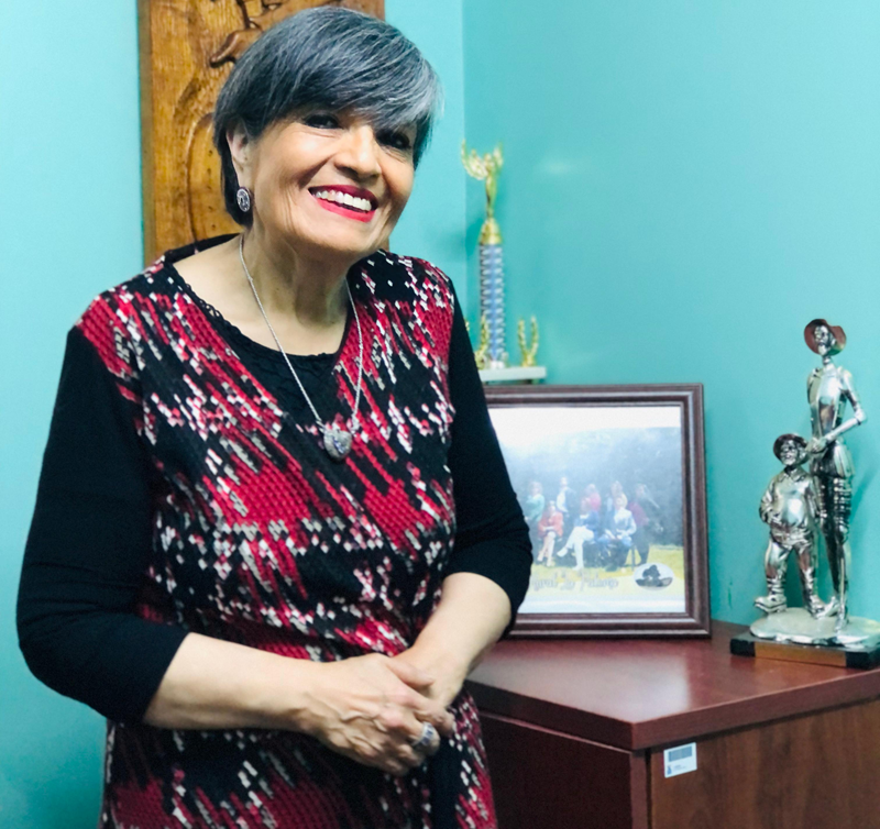 Azucena Ulloa Bahamonde, Directora de la Escuela Rural la Paloma