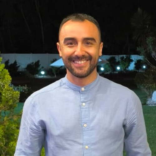 Oliver Escobar, Coordinador Extra Escolar y Encargado de Plan de Gestión Ambiental Oliver Escobar, Coordinador Extra Escolar y Encargado de Plan de Gestión Ambiental
