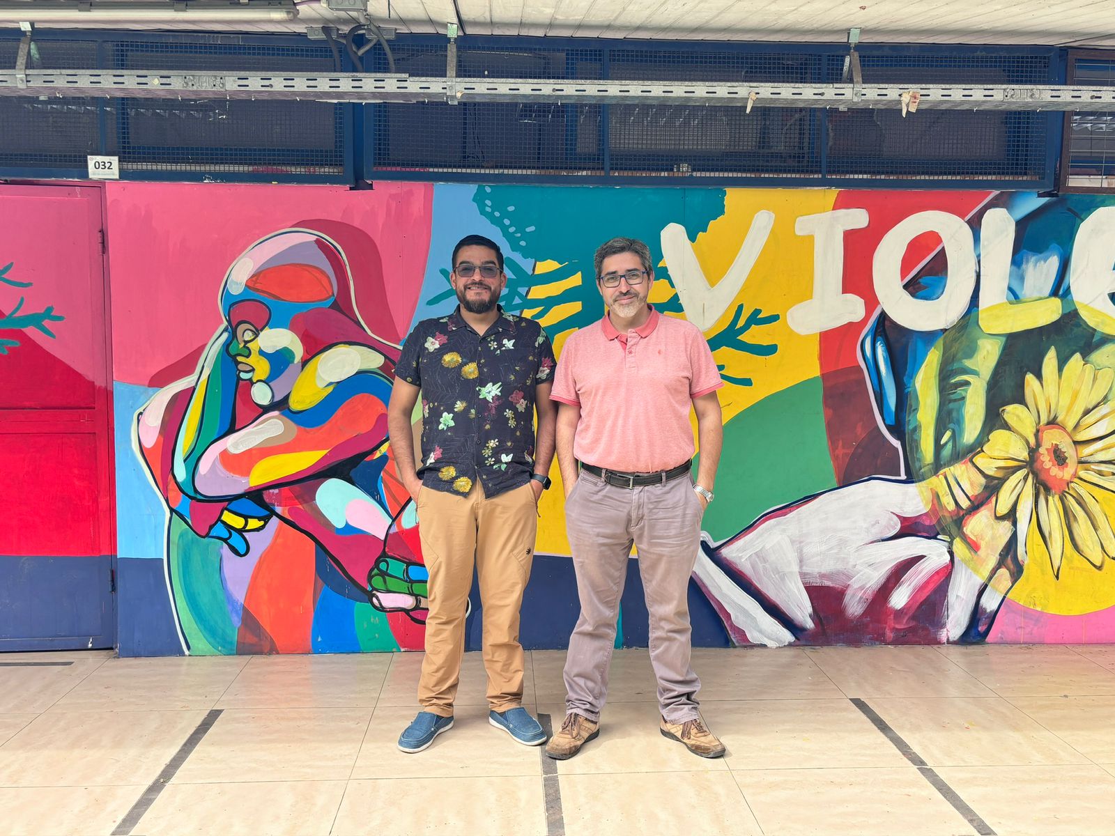 Nemesio Rodríguez, profesor e impulsor del proyecto y Rodrigo Faulbaum, director de la Escuela Municipal Violeta Parra