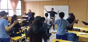 Una dinámica rompehielos dio inicio al taller de Alimentación Saludable en el Liceo Profesora Gladys Valenzuela. Una dinámica rompehielos dio inicio al taller de Alimentación Saludable en el Liceo Profesora Gladys Valenzuela.