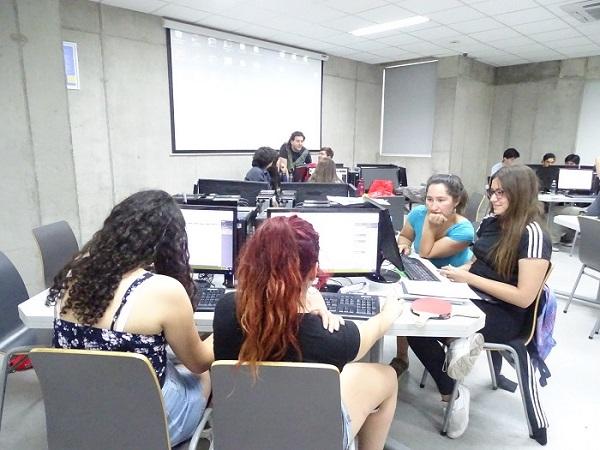 Estudiantes en la Olimpiada de Big Data.