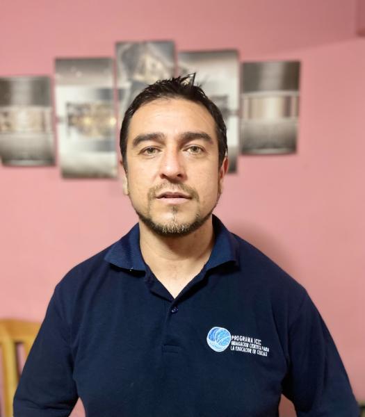 Carlos Rodríguez, profesor de Educación Básica, especialista en ciencias e indagación