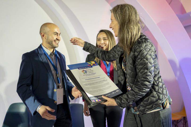 Entrega de reconocimiento a Escuela Numpay