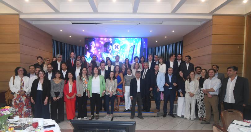 Colaboradores e invitados al Lanzamieto de asistente virtual AI-Llu